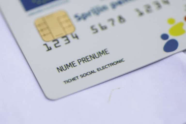 Anunț important despre cardurile sociale! Românii pot rămâne fără banii de la stat