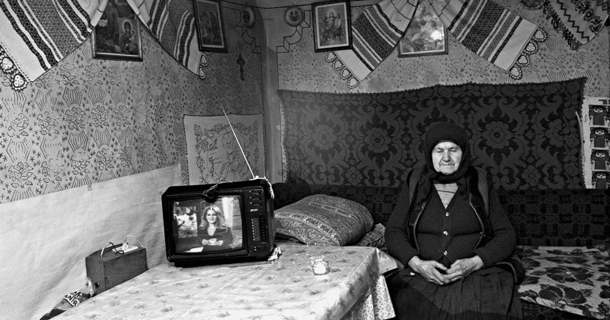 Cine sapă la temelia pilonului II