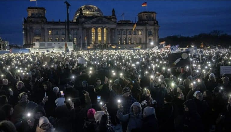 Se pregătește o revoluție mare în Europa? Bubuie proteste uriașe în toate țările
