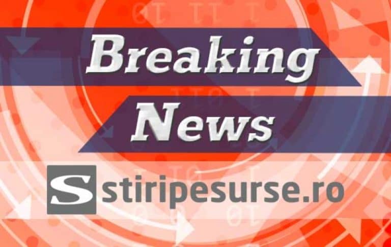 O mașină în care se aflau mai multe persoane a luat foc în mers pe un drum național din Botoșani / Circulația este blocată