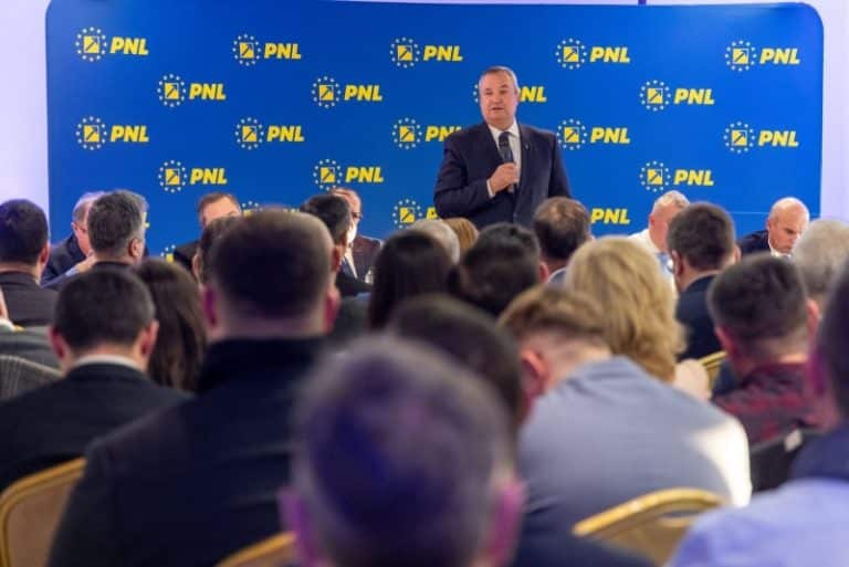 Am stat alături de premier în timpul protestelor (Surse)