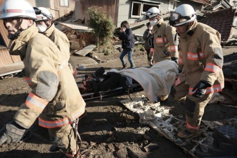 Crește bilanțul tragic al cutremurului din Japonia / Salvatorii caută în continuare supraviețuitori