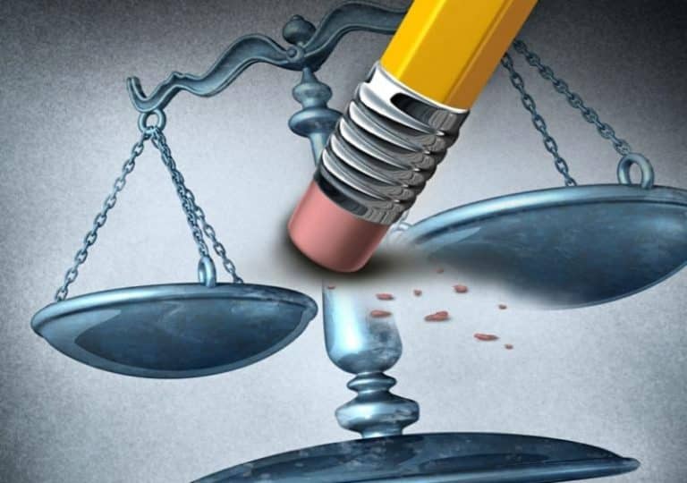 Părinți inculpați și trimiși la muncă în folosul comunității, pentru că au decis să-și educe acasă copiii