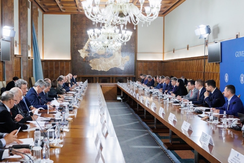 Noile carduri urmează să fie încărcate cu până la 1.500 de lei!