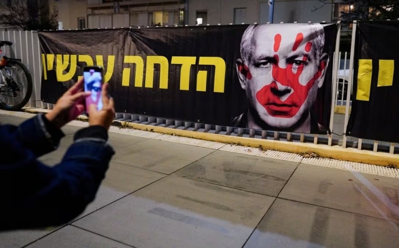 În plin război, mii de israelienii protestează împotriva guvernului Benjamin Netanyahu. Se cer noi alegeri