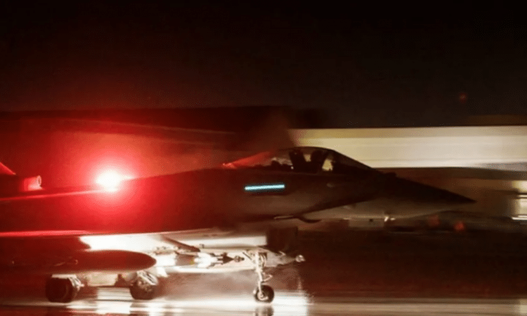 Noi atacuri aeriene comune SUA-Marea Britanie împotriva rebelilor Houthi din Yemen / Anunțul Pentagonului