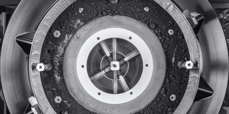 NASA a reușit să deschidă containerul în care se aflau eșantioanele colectate de pe asteroidul Bennu