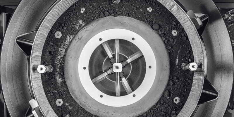 NASA a reușit să deschidă containerul în care se aflau eșantioanele colectate de pe asteroidul Bennu