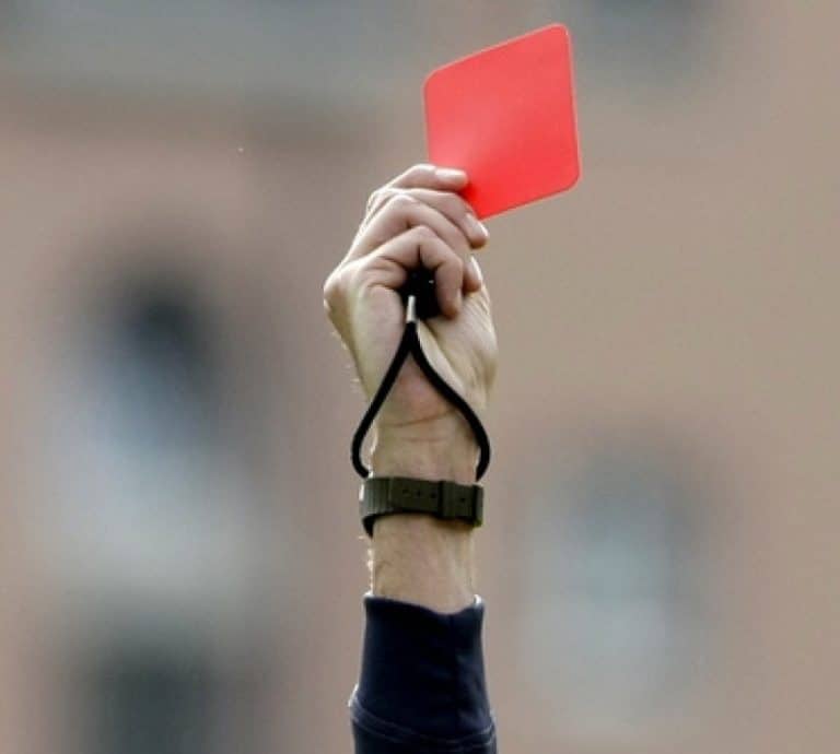 Fotbalist român din Italia, condamnat după ce a agresat un arbitru