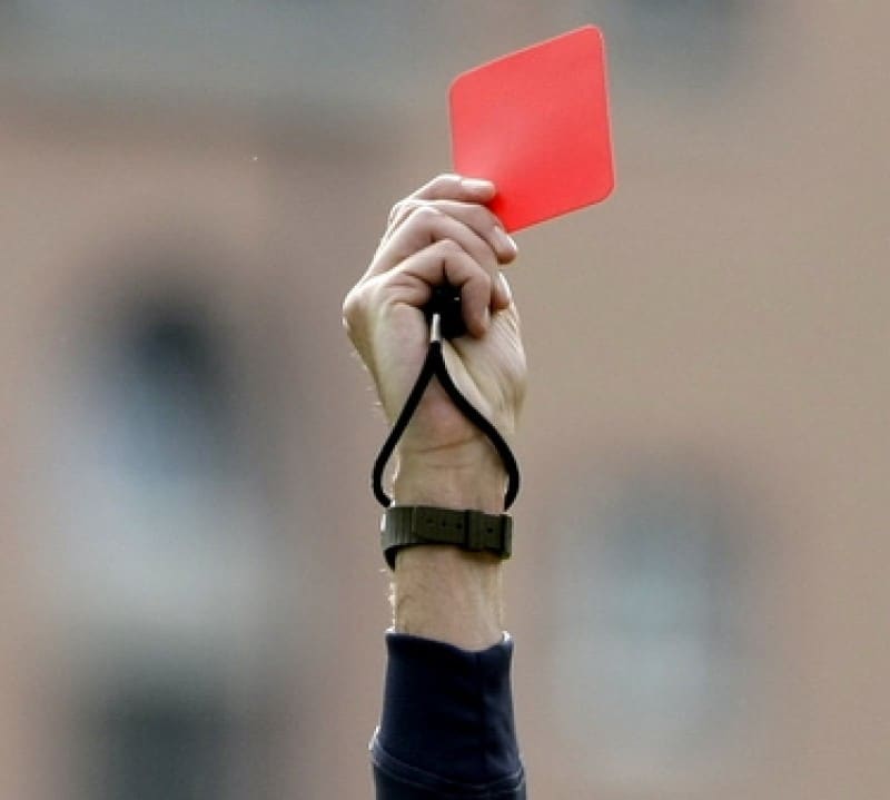 Fotbalist român din Italia, condamnat după ce a agresat un arbitru