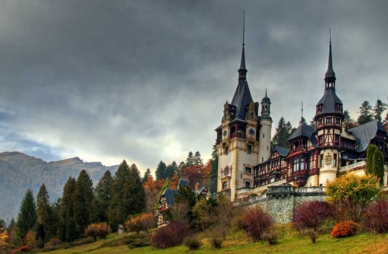 Ce se întâmplă cu cele două monumente istorice