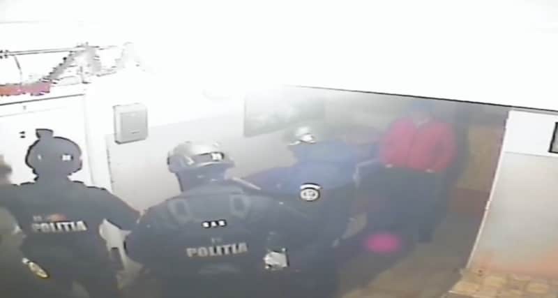 ‘M-au luat din somn, mi-au pus pistolul la cap, apoi au zis că au greşit adresa’ / Reacția Poliției