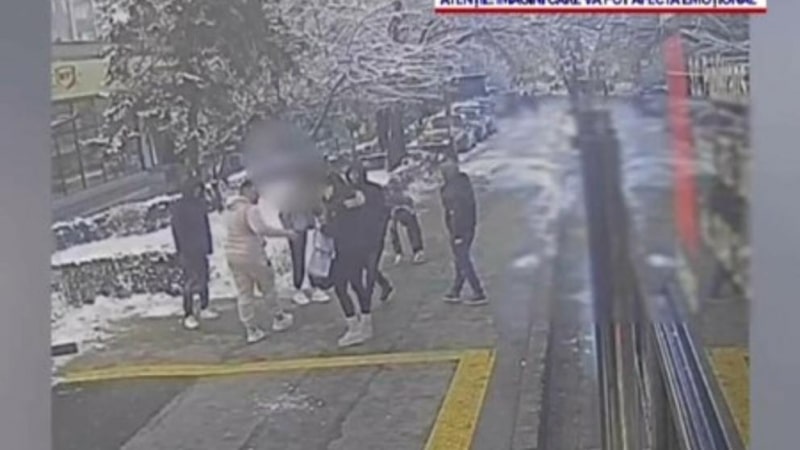 Agresorul sexual din autobuz s-a predat după ce imaginile au ajuns publice