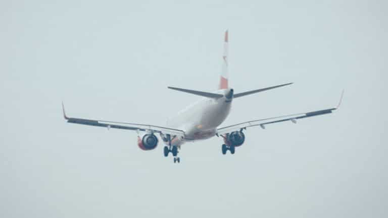 Aterizare de urgență la Cluj după ce trei pasageri s-au luat la bătaie