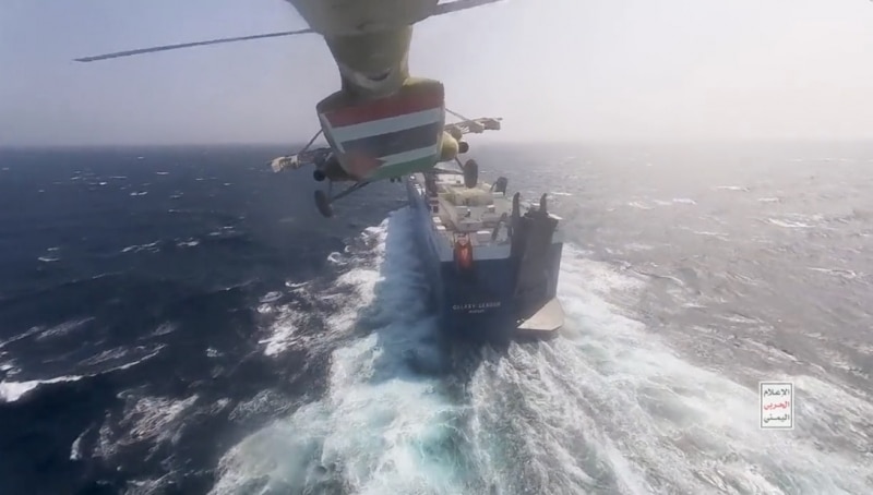 Rebelii Houthi au atacat un vapor american în Golful Aden. Yemeniţii au desfășurat un atac masiv cu drone la Marea Roşie