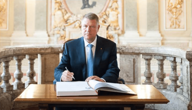 Amenzile sunt uriașe! Klaus Iohannis a promulgat legea care interzice vânzarea energizantelor către minori