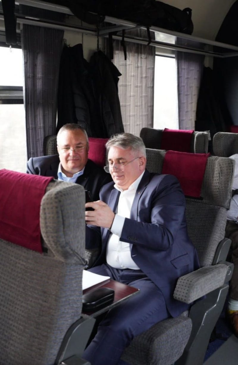 Ciucă și Bode s-au dus cu trenul pentru a-l prezenta