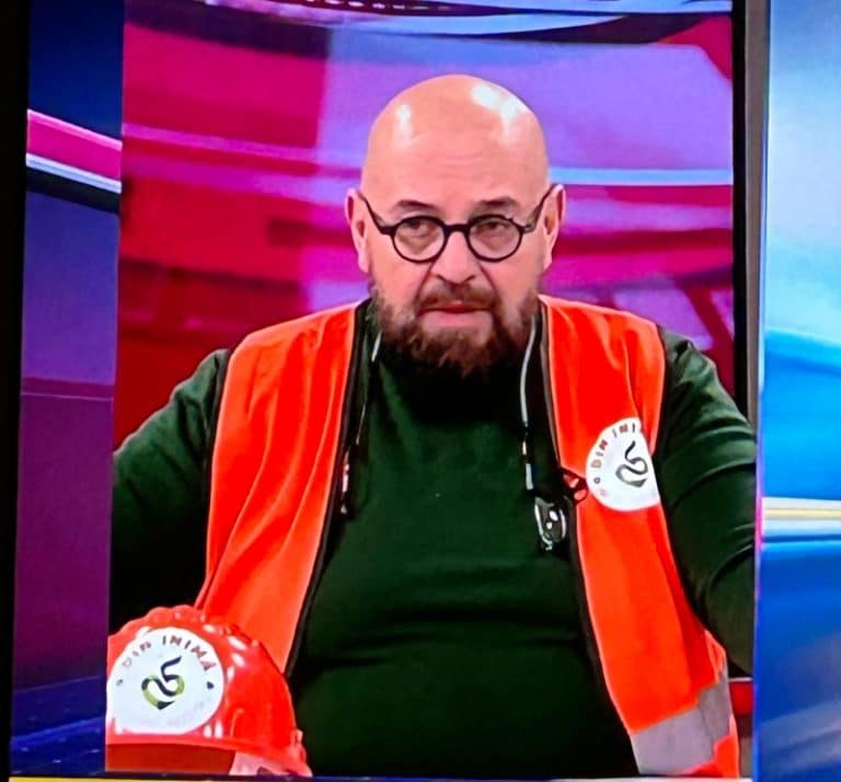 Sunt o mică maimuță sau pisica politică raportat la acești balauri care au pus sechestru