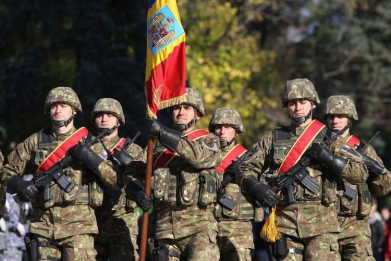 Cu un război la graniță, Armata Română se confruntă cu un deficit uriaș de personal