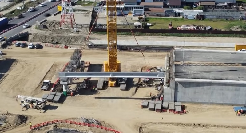 Imagini spectaculoase de pe autostrada care va străpunge Carpații: se face o lucrare foarte importantă