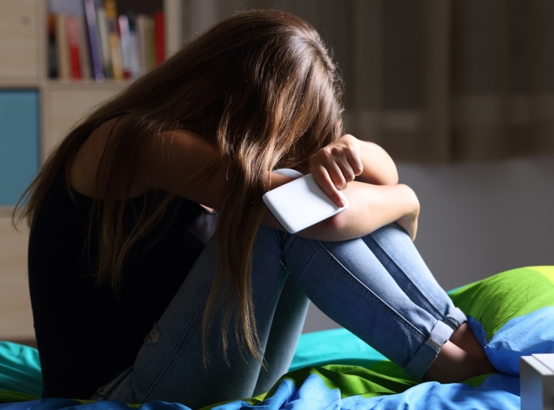 drame și conflicte interioare ascunse în umbra urmăririi succesului ca influencer pe rețelele sociale și a supravegherii online