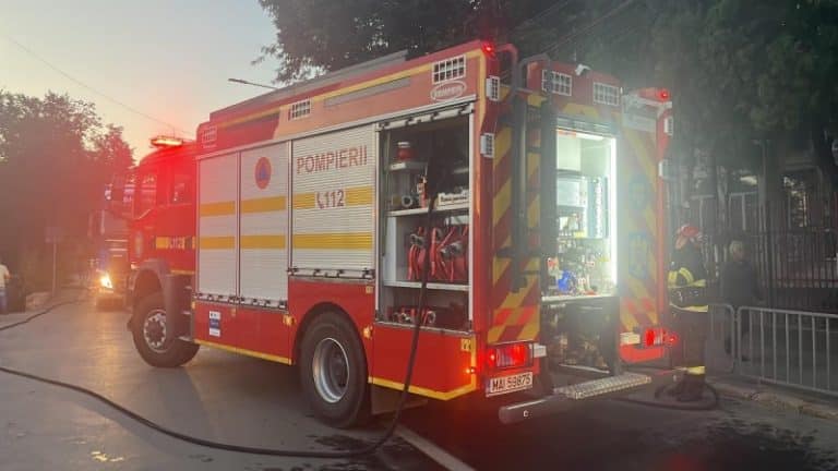 Incendiu puternic într-un bloc din Giurgiu / Panică printre locatari