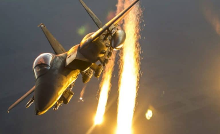 VIDEO FOTO – Un bombardier Tupolev-22 al forțelor ruse s-a prăbușit la 300 de km de granița cu Ucraina, GUR revendică atacul