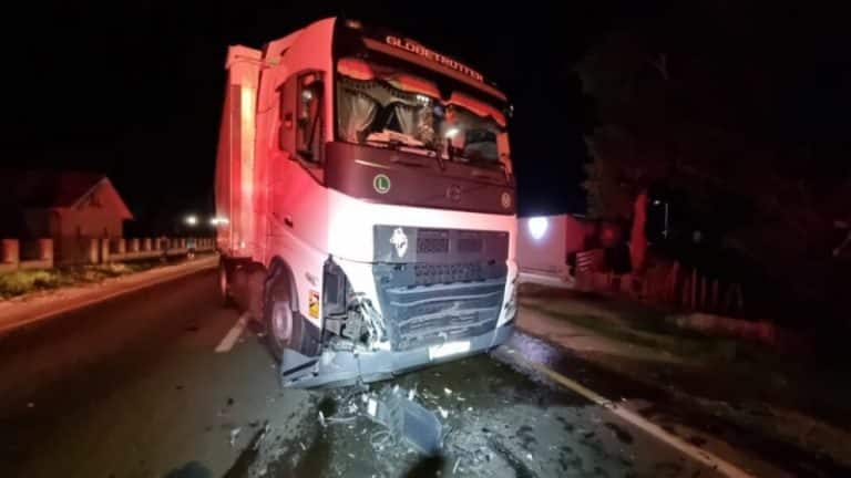 circulația rutieră este oprită pe ambele sensuri de mers