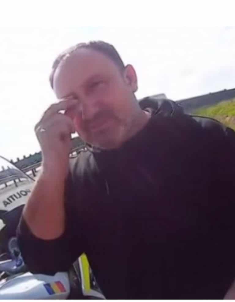 Un şofer prins fără triunghi reflectorizant pe A1 şi-a făcut cruce după gestul făcut de polițistul care a oprit să-l verifice/ VIDEO