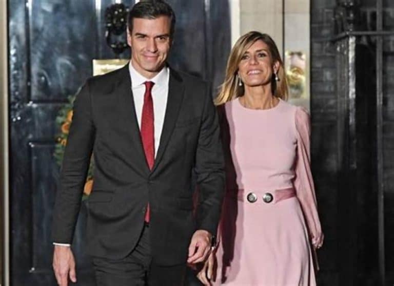 nu s-a consultat cu nimeni când a scris-o