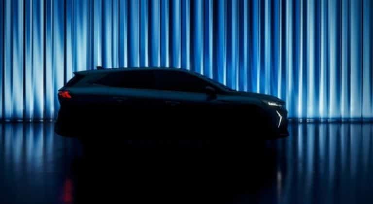 Dacia Duster pusă la pâmânt de un SUV care iese de pe aceeași poartă: Renault a făcut o mișcare greu de înțeles