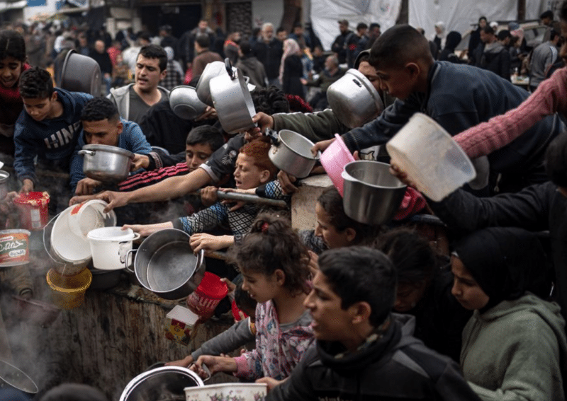 Grupări armate, inclusiv Hamas, au furat 66 de milioane de euro din seifurile băncilor din Gaza