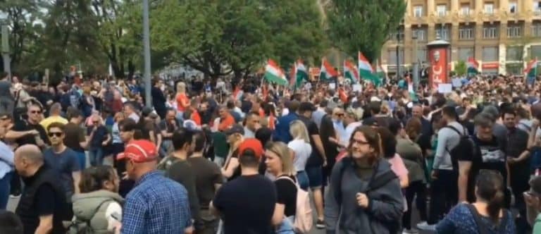 Budapesta: Manifestaţie cu mii de oameni împotriva lui Viktor Orban