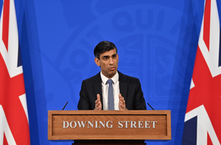 Atac cibernetic de amploare. China ar fi în spatele compromiterii informațiilor personale ale militarilor britanici. Reacția premierului Sunak