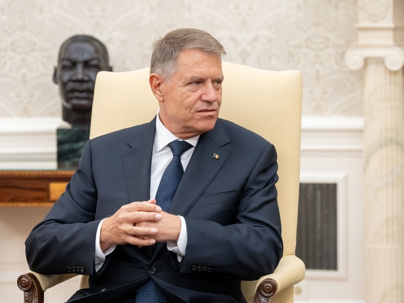 Iohannis se laudă în SUA cu o minciună, Armata are serioase probleme