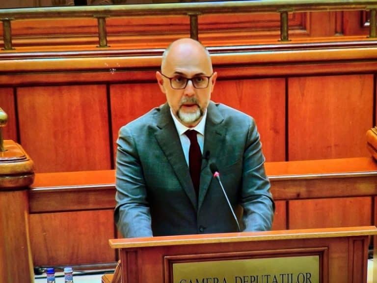 E cale lungă de la ambiția personală!