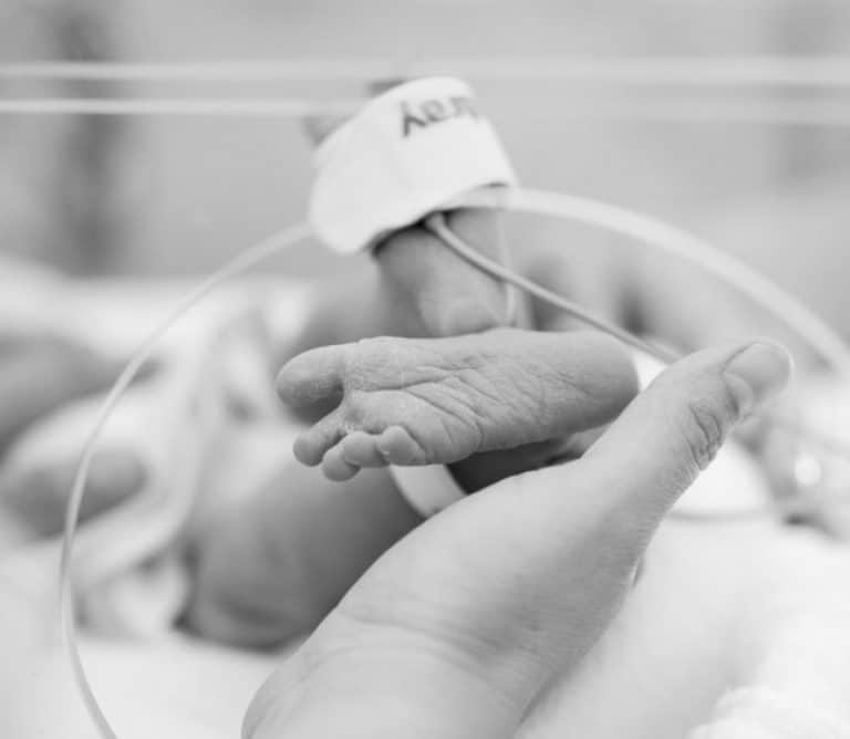 Tragedie inexplicabilă! O fetiță de 10 luni a murit după ce a înghițit înălbitor