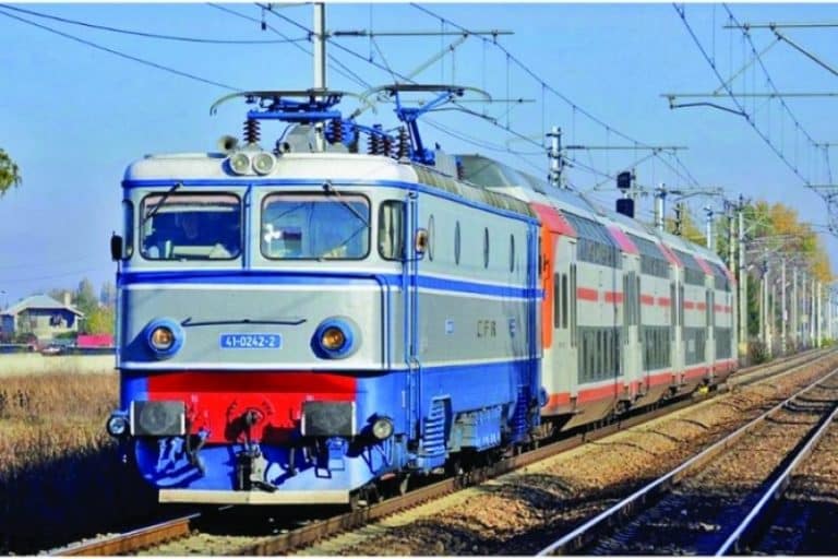 Au fost nevoiți să se dezbrace în chiloți să poată sta în vagoane