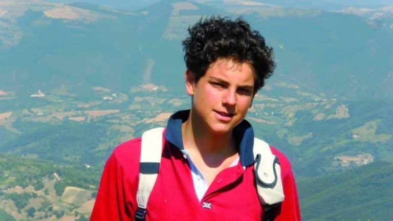 Mort de leucemie la 16 ani, continuă să facă miracole