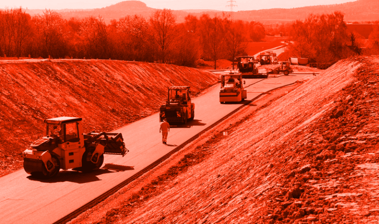 ‘În România se construiește, de urgență, un drum cu două obiective strategice majore’ / 3.000 de muncitori lucrează 24/24