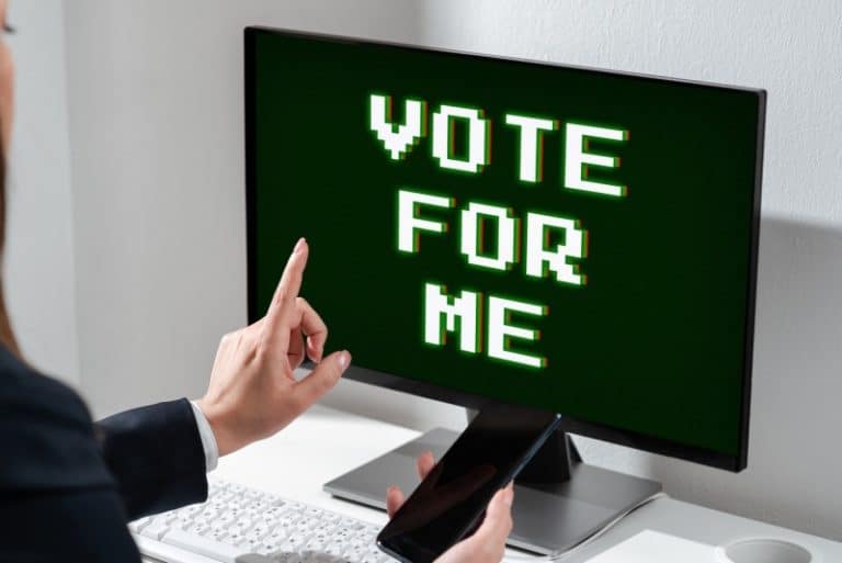 Lupta pentru voturi în ‘cea mai mare mină de date din lume’