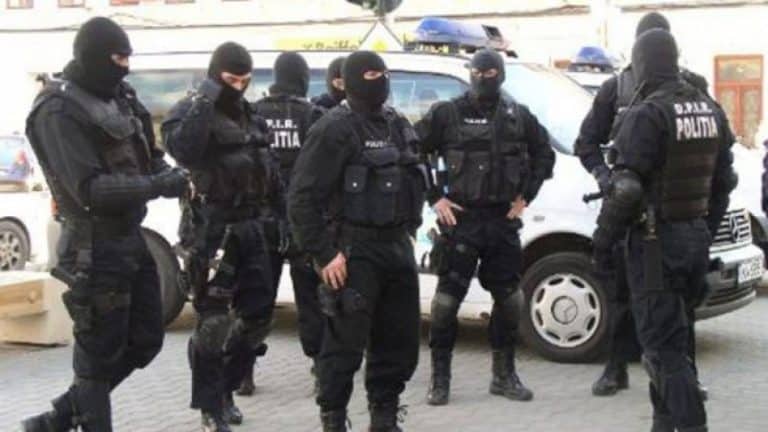 Zeci de percheziții ale Poliției Române și DIICOT