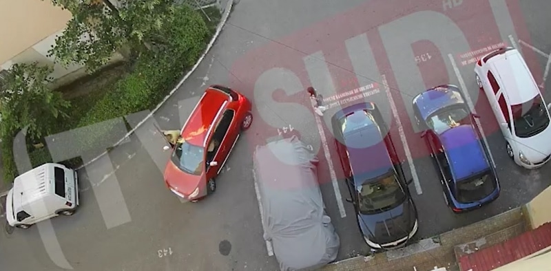 Momentul în care secretara CJ Gorj este călcată cu mașina de către prietena sa