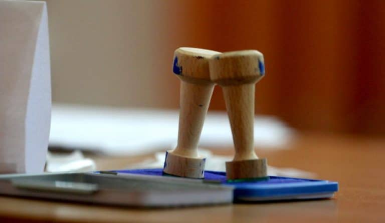 Mai mulți români au votat la europarlamentare decât la locale