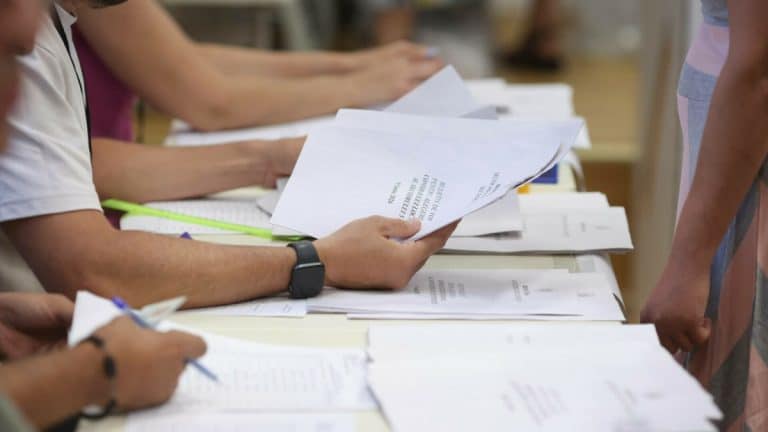 Se reia numărătoarea voturilor în două secții din Sectorul 1