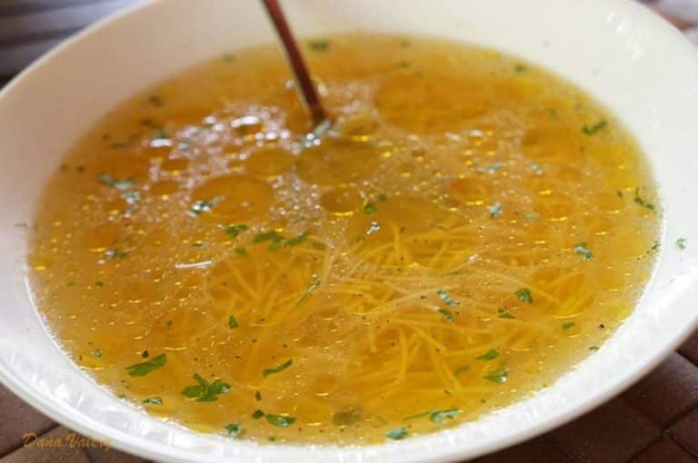 Au fost retrase de pe piață trei tipuri de tăieței: Prezintă risc de otrăvire pentru consumatori