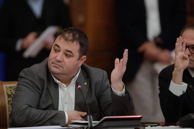 Șeful PSD Vaslui a dat afară o parte din jurnaliști de la o conferință de presă. ‘La nuntă nu te duci neinvitat’