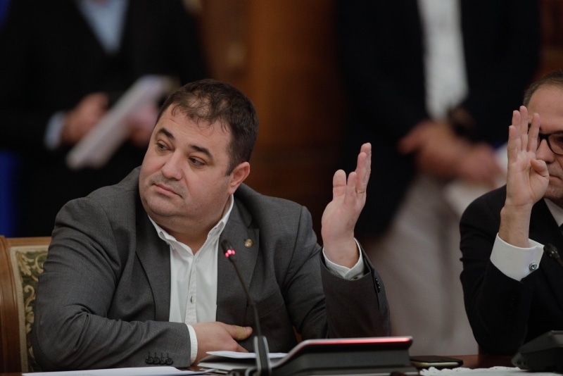 Șeful PSD Vaslui a dat afară o parte din jurnaliști de la o conferință de presă. ‘La nuntă nu te duci neinvitat’