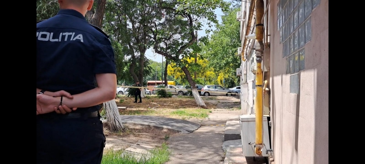 O femeie a murit după ce s-a prăbușit de la etajul 9 al unui bloc din spatele unui Tribunal