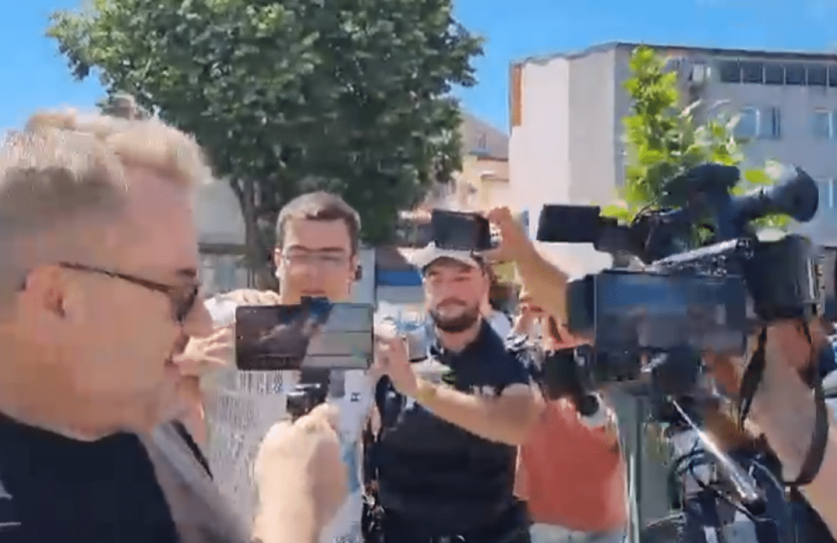 VIDEO Studentul care și-a incendiat profesorul la Constanța, reținut pentru tentativă de omor